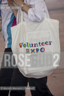 Milan Expo 2015. Bag of an Expo volunteer / Expo Milano 2015. Borsa di un volontario Expo - ©Marcello Mencarini/Rosebud2