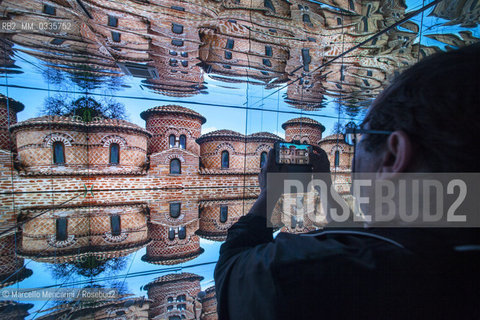 Milan Expo 2015. Exhibition about Italian identity at Palazzo Italia. The Power of Beauty: In this hall, large monitors show 21 landscapes and 21 architectural masterpieces that tell the beauty of Italy  / Expo Milano 2015. Mostra dellidentità italiana a Palazzo Italia: La Potenza della Bellezza. In questa sala grandi monitor mostrano le immagini di 21 panorami e 21 capolavori architettonici che raccontano la bellezza dell’Italia - ©Marcello Mencarini/Rosebud2