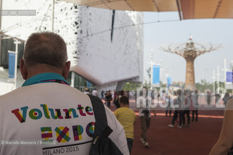 Milan Expo 2015. An Expo volunteer / Expo Milano 2015. Un volontario dellExpo - ©Marcello Mencarini/Rosebud2