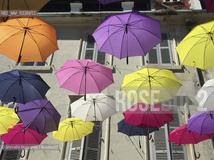 Arles, France. Street decoration with umbrellas in rue Jean Jaurès / Arles, Francia. Decorazione con ombrelli in via Jean Jaurès - ©Marcello Mencarini/Rosebud2