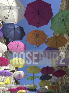 Arles, France. Street decoration with umbrellas in rue Jean Jaurès / Arles, Francia. Decorazione con ombrelli in via Jean Jaurès - ©Marcello Mencarini/Rosebud2