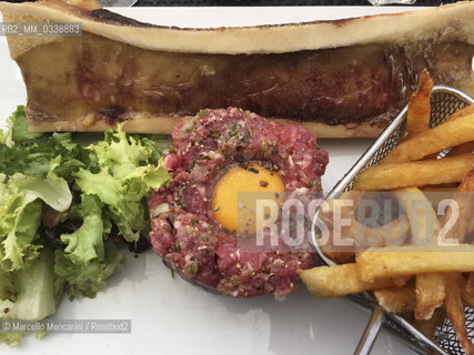 Beef tartare / Tartare di bue - ©Marcello Mencarini/Rosebud2