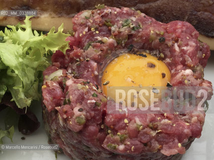 Beef tartare / Tartare di bue - ©Marcello Mencarini/Rosebud2