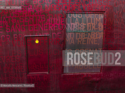 Archipelago Theater (Théâtre de lArchipel) in Perpignan, France, designed by Jean Nouvel and Brigitte Métra architects. Inscriptions in various languages on  Le Grenat Hall (Salle Le Grenat) / Teatro dellArcipelago (Théâtre de lArchipel) a Perpignan, Francia, progettato dagli architetti Jean Nouvel e Brigitte Métra. Inscrizioni in varie lingue sulla facciata della Sala Le Grenat (Salle Le Grenat) - ©Marcello Mencarini/Rosebud2