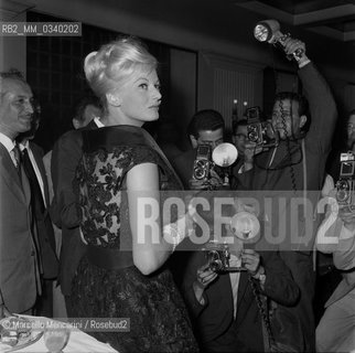 Rome, Swedish actress Anita Ekberg among the photographers (c. 1960) / Roma, Lattrice svedese Anita Ekberg tra i fotografi (1960 circa) - ©Marcello Mencarini/Rosebud2