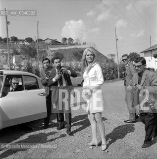 French actress Brigitte Bardot surprised by photographers at the restaurant Il Casalone near Rome (1965) / Lattrice francese Brigitte Bardot sorpresa dai fotografi al ristorante Il Casalone alle porte di Roma (1965)  - ©Marcello Mencarini/Rosebud2