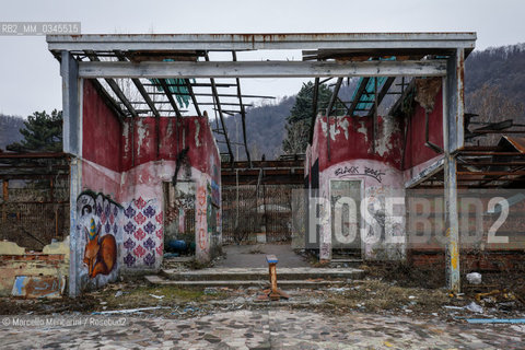 Consonno, frazione di Olginate in provincia di Lecco. Questo antico borgo fu acquistato nel 1962 dal conte Mario Bagno per farne un centro commerciale e di divertimento. Gli abitanti furono costretti ad andarsene e il paese fu quasi completamente distrutto, ma il progetto non venne mai portato a termine e oggi ne restano solo alcuni edifici in rovina, ulteriormente devastati nel 2007 durante un rave party. Nel 2014, il complesso è stato messo in vendita dalla “Immobiliare Consonno Brianza”  /  Consonno, hamlet of Olginate in the province of Lecco (Italy). This ancient village was acquired in 1962 by Count Mario Bagno to built here a shopping mall and entertainment center. The inhabitants were forced to leave and the place was almost completely destroyed, but the project was never completed. Today there are only a few buildings in ruins, further devastated in 2007 during a rave party. In 2014, the complex was put on sale by the Real Estate “Consonno Brianza” company - ©Marcello Mencarini/Rosebud2