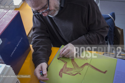 Montpellier, May 2016. Italian graphic artist and illustrator Lorenzo Mattotti signs a book / Montpellier, maggio 2016. Lillustratore Lorenzo Mattotti firma un suo libro - ©Marcello Mencarini/Rosebud2