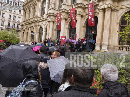 Lyon, Quais du Polar 2017, International Festival of thriller literature. People queuing to enter the Palais de la Bourse, one of the event location / Lione, Quais du Polar 2017, festival internazionale di letteratura gialla. Gente in coda per entrare nel Palais de la Bourse, una delle sedi della manifestazione - ©Marcello Mencarini/Rosebud2