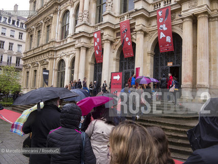 Lyon, Quais du Polar 2017, International Festival of thriller literature. People queuing to enter the Palais de la Bourse, one of the event location / Lione, Quais du Polar 2017, festival internazionale di letteratura gialla. Gente in coda per entrare nel Palais de la Bourse, una delle sedi della manifestazione - ©Marcello Mencarini/Rosebud2