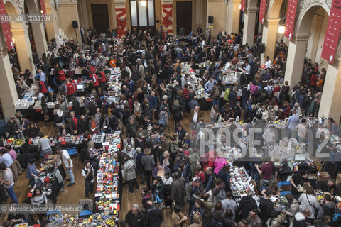 Lyon, Quais du Polar 2017. Book signings in the Palais de la Bourse  /  Lione, Quais du Polar 2017. Firma copie al Palais de la Bourse - ©Marcello Mencarini/Rosebud2