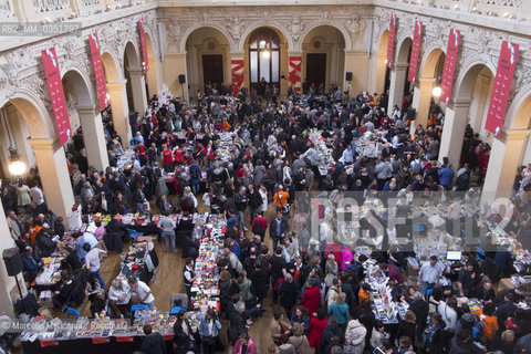 Lyon, Quais du Polar 2017. Book signings in the Palais de la Bourse  /  Lione, Quais du Polar 2017. Firma copie al Palais de la Bourse - ©Marcello Mencarini/Rosebud2