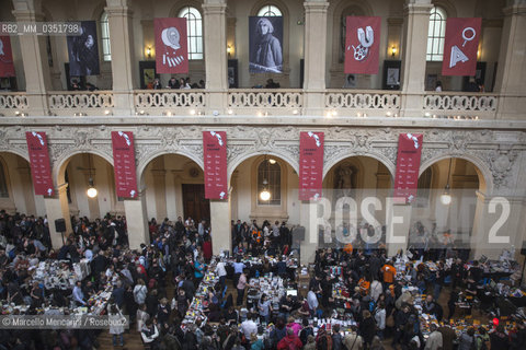 Lyon, Quais du Polar 2017. Book signings in the Palais de la Bourse  /  Lione, Quais du Polar 2017. Firma copie al Palais de la Bourse - ©Marcello Mencarini/Rosebud2