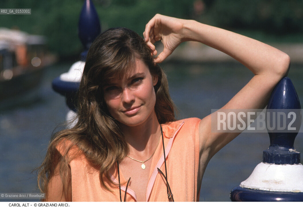 - Venezia, 1989. 46°Festival Internazionale dArte Cinematografica di Venezia.Ritratto dellattrice e modella Carol Alt. Cinema ritratto attrice modella moda.- Venice,1989. 46th Venice International Film Festival.Portrait of the actress and model Carol Alt  ©Graziano Arici/Rosebud2