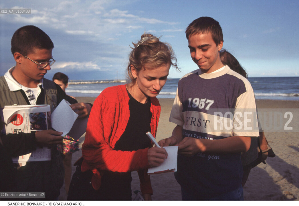 - Venezia,1995.Festival Internazionale dArte Cinematografica di Venezia.Ritratto dellattrice Sandrine Bonnaire Cinema ritratto attrice fan autografi spiaggia - Venice,1995.Venice International Film Festival.Portrait of the actress Sandrine Bonnaire ©Graziano Arici/Rosebud2