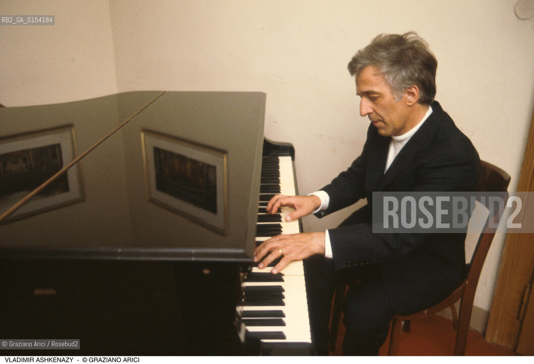 Venezia,1995.Ritratto del direttore dorchestra e pianista russo Vladimir Ashkenazy.Musica classica direttore orchestra pianista pianoforte ritratto .Venice,1995.Portrait of the conductor and pianist Vladimir Ashkenazy ©Graziano Arici/Rosebud2
