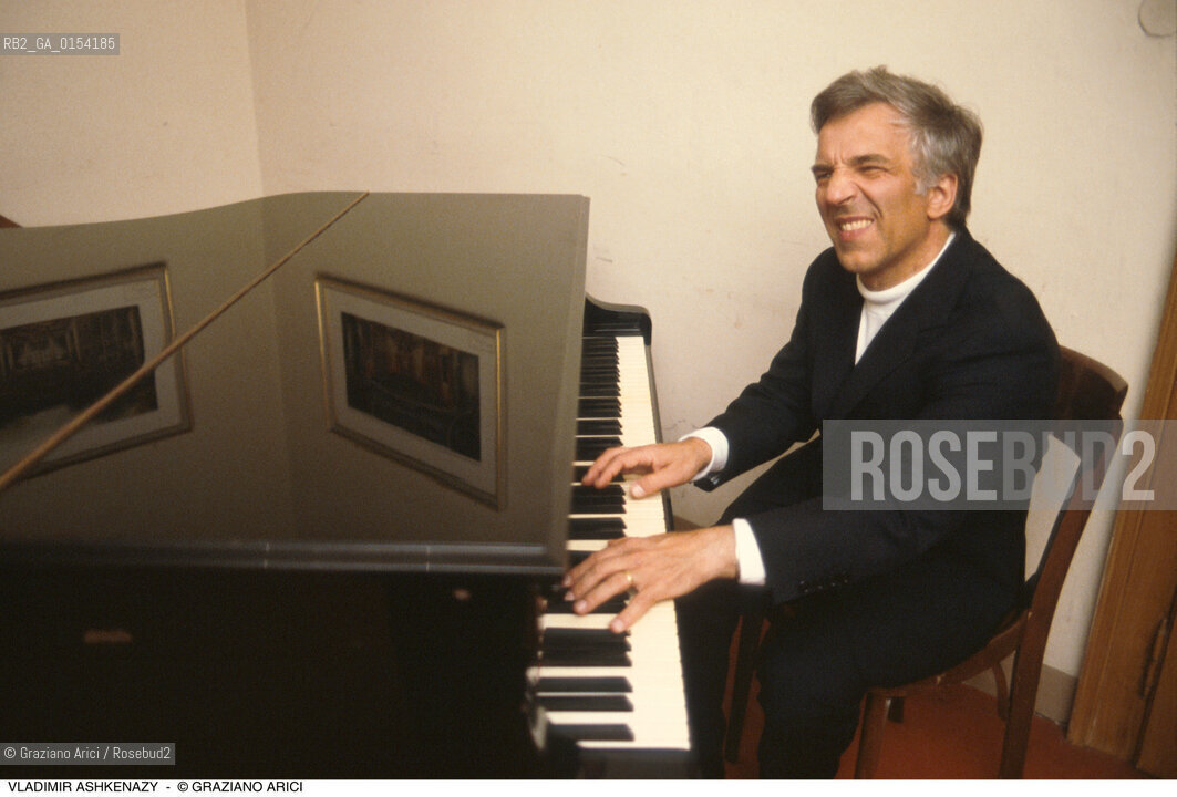 Venezia,1995.Ritratto del direttore dorchestra e pianista russo Vladimir Ashkenazy.Musica classica direttore orchestra pianista pianoforte ritratto .Venice,1995.Portrait of the conductor and pianist Vladimir Ashkenazy ©Graziano Arici/Rosebud2