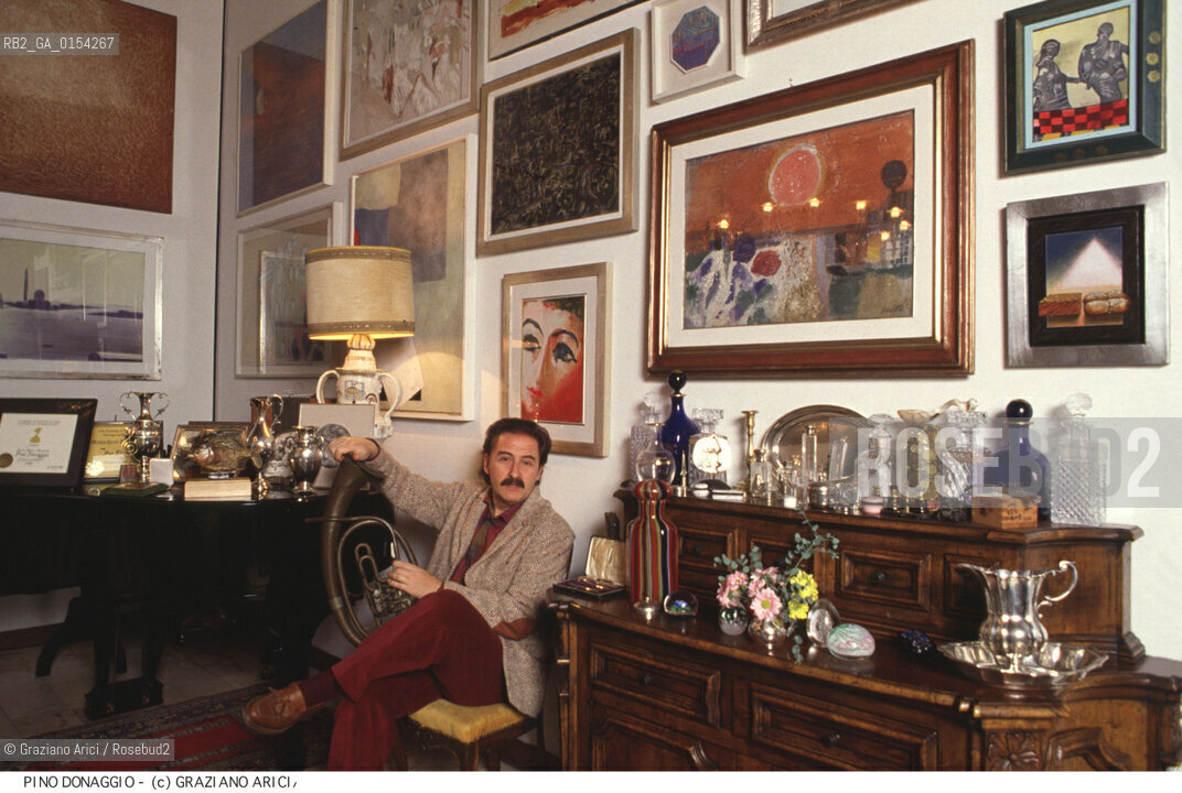 Venezia,1989. Ritratto del cantante e compositore italiano Pino Donaggio nella sua casa. Ritratto compositore cantante colonne sonore musica pop.Venice,1989.Portrait of the singer and Italian composer Pino Donaggio at home ©Graziano Arici/Rosebud2 