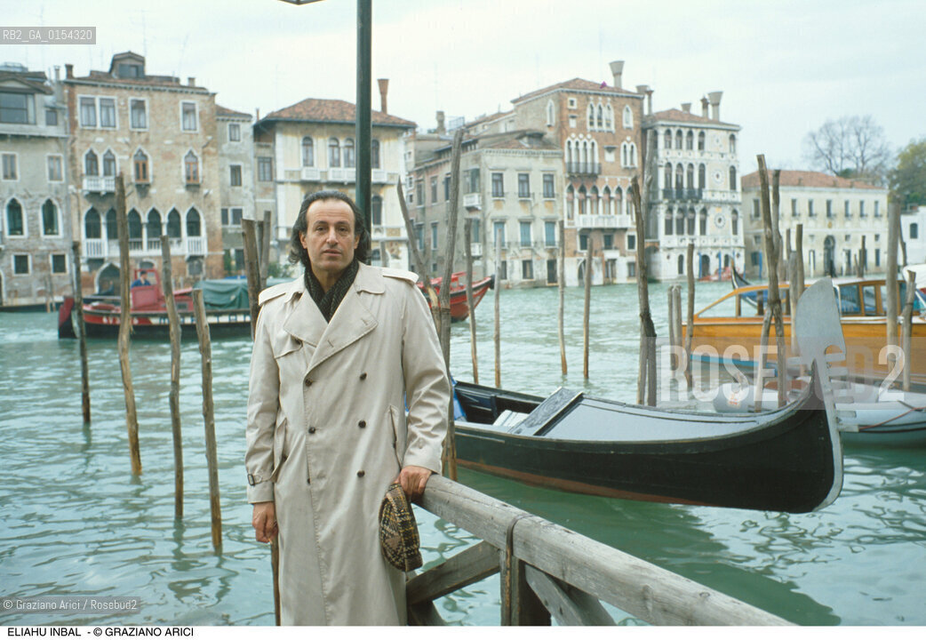 -Venezia,1993.Ritratto del direttore dorchestra Eliahu Inbal.Musica Classica Direttore Orchestra ritratto gondola canal grande -Venice,1993.Portrait of the conductor Eliahu Inbal ©Graziano Arici/Rosebud2