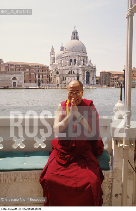 -Venezia,1996. Visita del Dalai Lama Tenzin Gyatso a Venezia. Politica religione buddismo capo spirituale leader Tibet ritratto visita Basilica della Salute.-Venice,1996. Official visit of the Dalai Lama,Tenzin Gyatso,in Venice .©Graziano Arici/Rosebud2