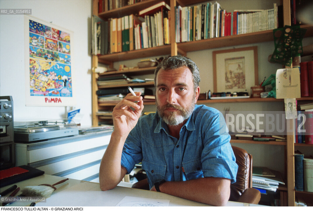 Aquileia (Udine),1987.Ritratto del disegnatore e fumettista Francesco Tullio Altan alias Altan nel suo studio. Satira,fumettista, disegnatore, sceneggiatore e autore satirico ritratto disegno fumetto Pimpa.Venice,1987. Portrait of the Francesco Tullio Altan alias Altan, draftsman cartoonist comic strip, artist and satirist in hi studio  ©Graziano Arici/Rosebud2