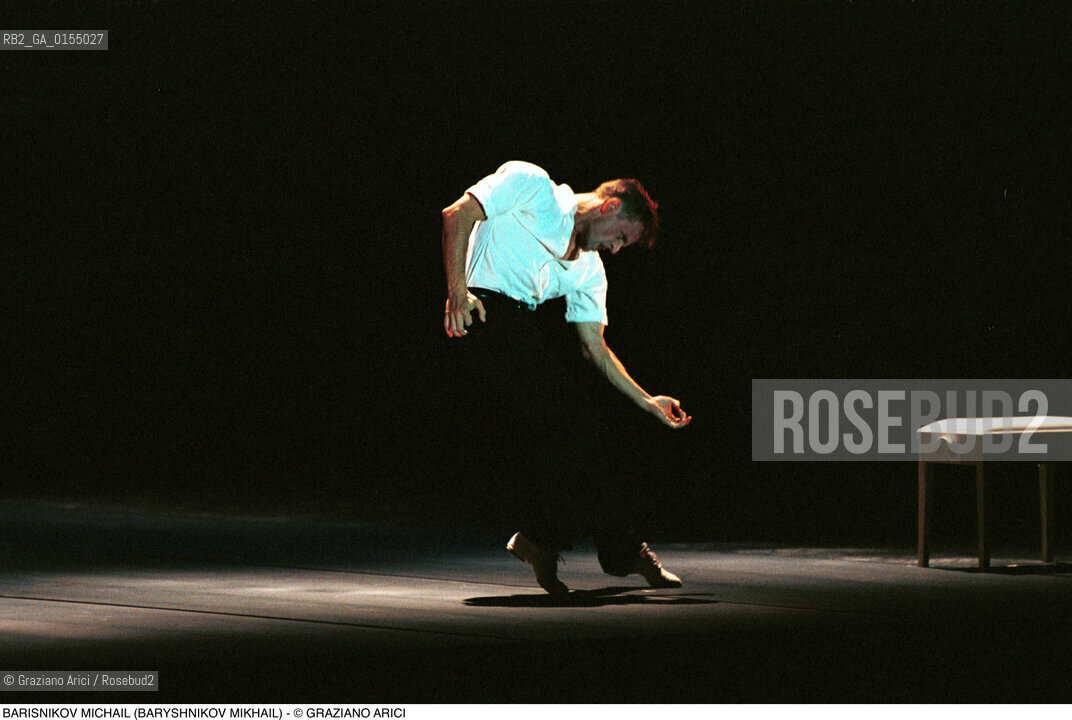 Venezia, 1997.Ritratto del ballerino e coreografo Michail Barisnikov (Mikhail Baryshnikov). Danza ballerino ritratto ponte.Venice, 1997. Portrait of the dancer and coreographer  Michail Barisnikov (Mikhail Baryshnikov) ©Graziano Arici/Rosebud2