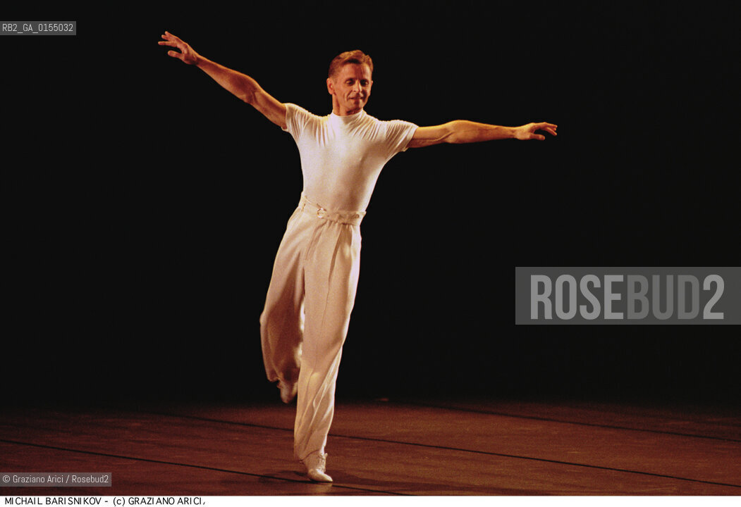 Venezia, 1997.Ritratto del ballerino e coreografo Michail Barisnikov (Mikhail Baryshnikov). Danza ballerino ritratto ponte.Venice, 1997. Portrait of the dancer and coreographer  Michail Barisnikov (Mikhail Baryshnikov) ©Graziano Arici/Rosebud2