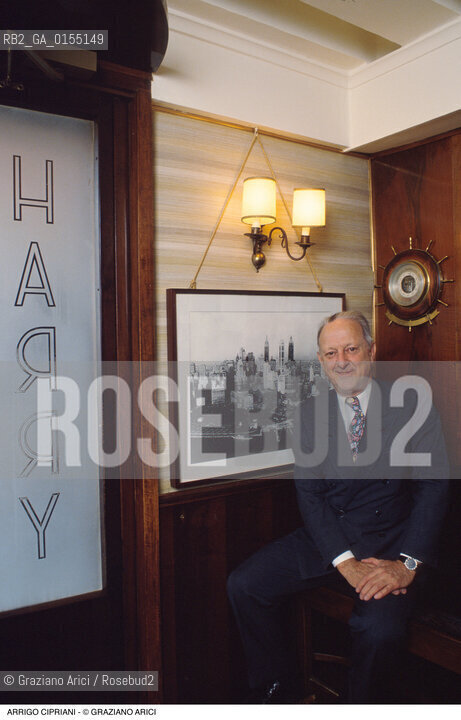 Venezia,1996.Ritratto di Arrigo Cipriani, ristoratore e proprietario dellHarrys Bar allinterno del suo ristorante. Venezia Harrys bar storico bar ristoratore ristorazione ritratto -Venice,1996.Portrait of restaurateur Arrigo Cipriani, owner of Harrys Bar,in his restaurant  ©Graziano Arici/Rosebud2