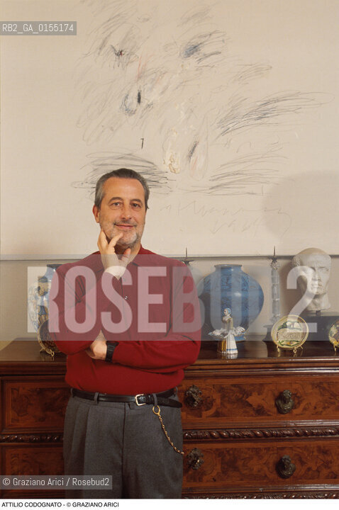 Venezia,1996.Ritratto di Attilio Codognato, collezionista e critico darte in casa sua vicino ad un quadro di  Cy Twombly. Arte critico art opera contemporanea.Venice,1996.Portrait of the critic and art collector Attilio Codognato at home near a work of  Cy Twombly ©Graziano Arici/Rosebud2