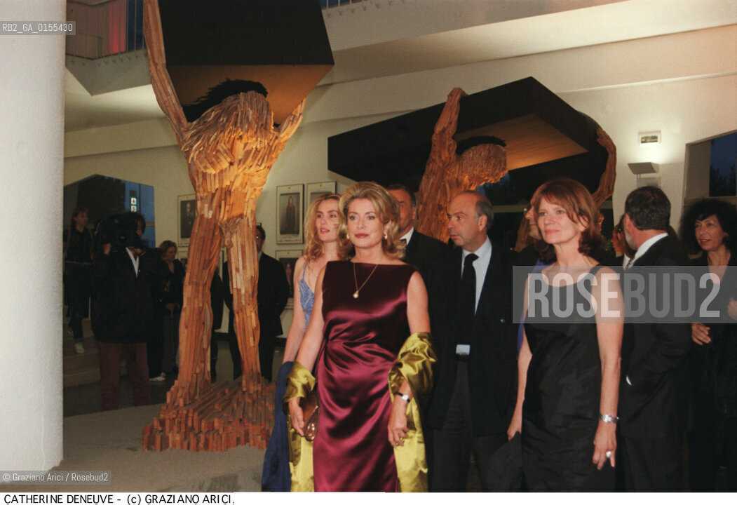- Venezia, 1998. 55°Festival Internazionale dArte Cinematografica di Venezia.Ritratto dellattrice Catherine Deneuve  Cinema ritratto attrice.- Venice,1998. 55th Venice International Film Festival.Portrait of the actress Catherine Deneuve  ©Graziano Arici/Rosebud2