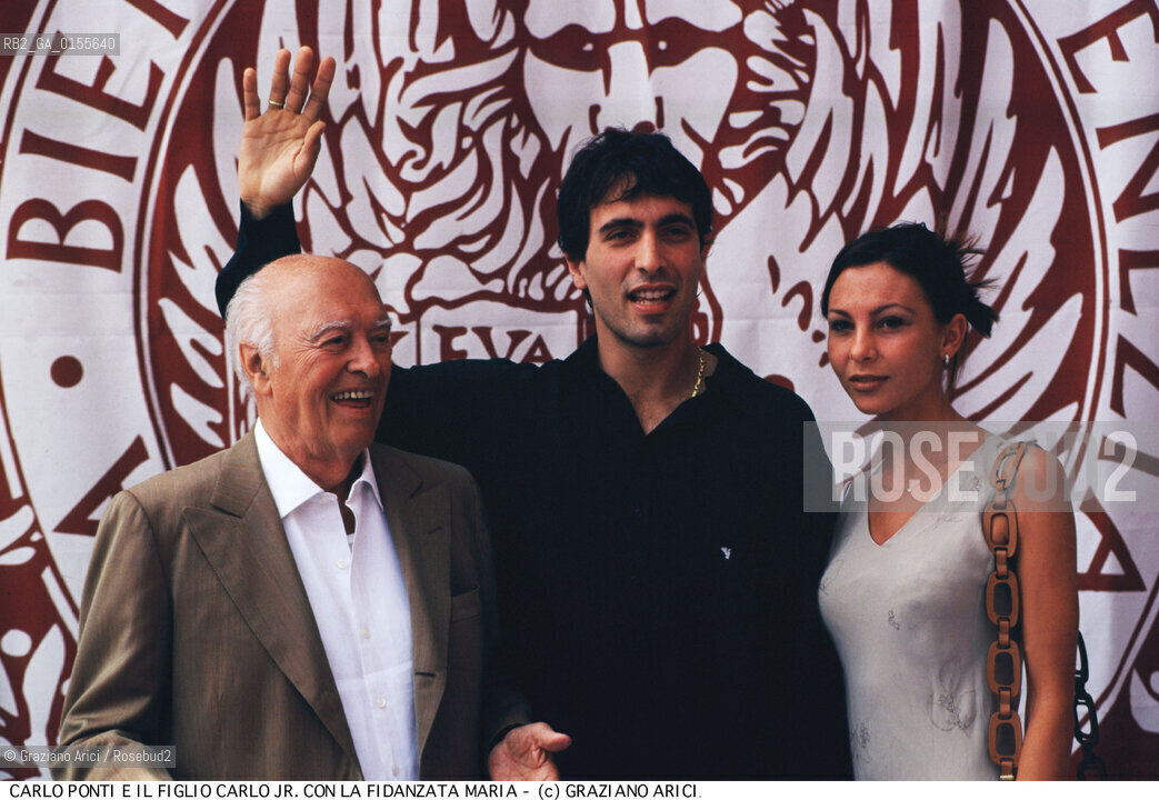 - Venezia, 1998. 55°Festival Internazionale dArte Cinematografica di Venezia. il produttore Carlo Ponti con il figlio Carlo junior Ponti e la fidanzata. Cinema alla carriera produttore ritratto .- Venice,1998. 55th Venice International Film Festival. The producer Carlo Ponti his son Carlo junior Ponti and his wife ©Graziano Arici/Rosebud2