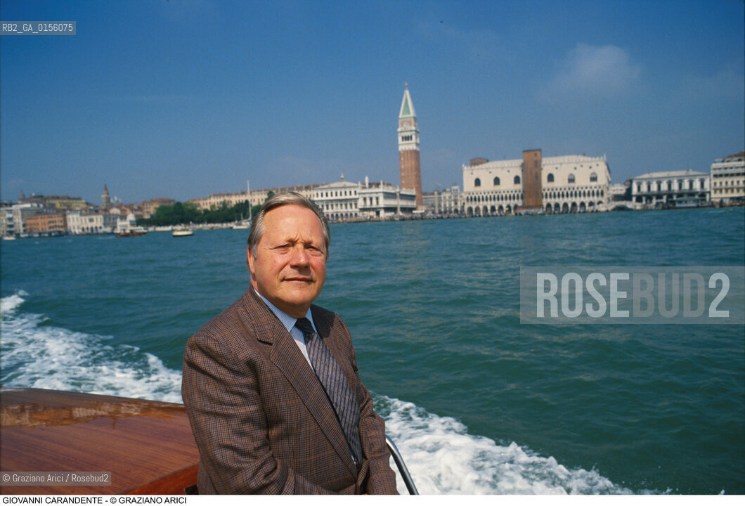 -Venezia,1986.XLII Esposizione dArte Internazionale, la Biennale di Venezia.Ritratto del critico darte e storico Giovanni Carandente.Arte critico storico ritratto San Marco barca taxi.-Venice,1986.XLII International Art Exhibition, Art Biennale of Venice.Portrait of the art critic and historian Giovanni Carandente  ©Graziano Arici/Rosebud2    .
