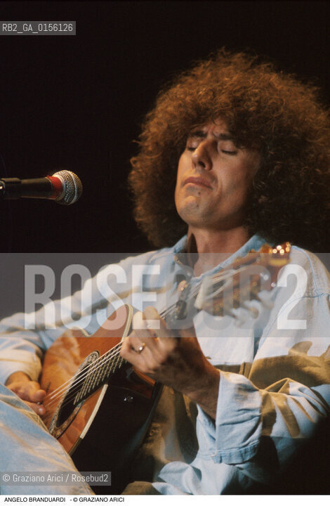 Venezia,1985.Ritratto del cantautore chitarrista e violinista Angelo Branduardi.Musica cantante ritratto cantautore chitarra -Venice,1985. Portrait of the singer and songwriter, violinista nd guitarist Angelo Branduardi ©Graziano Arici/Rosebud2