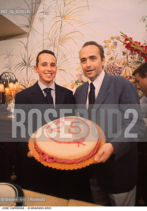 _Verona,1995. Il tenore spagnolo Josè Carreras durante la celebrazione dei suoi 25 anni di carriera con suo figlio Albert. Musica opera cantante lirica tenore.- Verona,1995. The spanish tenor Josè Carreras during the celebration for 25 years of career with his son Albert ©Graziano Arici/Rosebud2