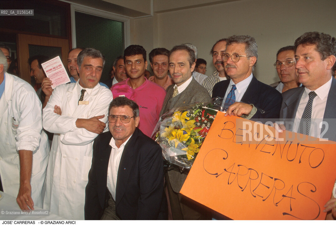 Verona,1995.Ritratto del tenore Josè Carreras Musica in visita al Reparto di Ematologia cantante lirica tenore opera ritratto ospedale visita-Verona,1995. Portrait of the tenor Josè Carreras in the hospital of Verona ©Graziano Arici/Rosebud2