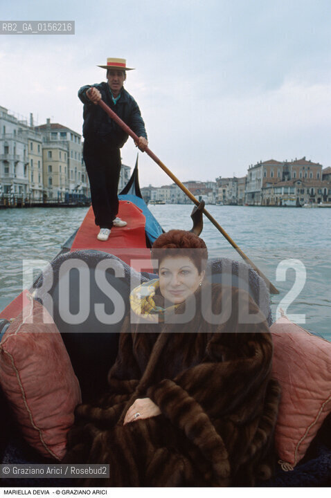Venezia,1995.Ritratto della cantante lirica, la soprano Mariella Devia in gondola. Musica Lirica ritratto soprano cantante Venezia visita -Venice,1995.Portrait of the opera singer, the Italian soprano Mariella Devia on gondola ©Graziano Arici/Rosebud2