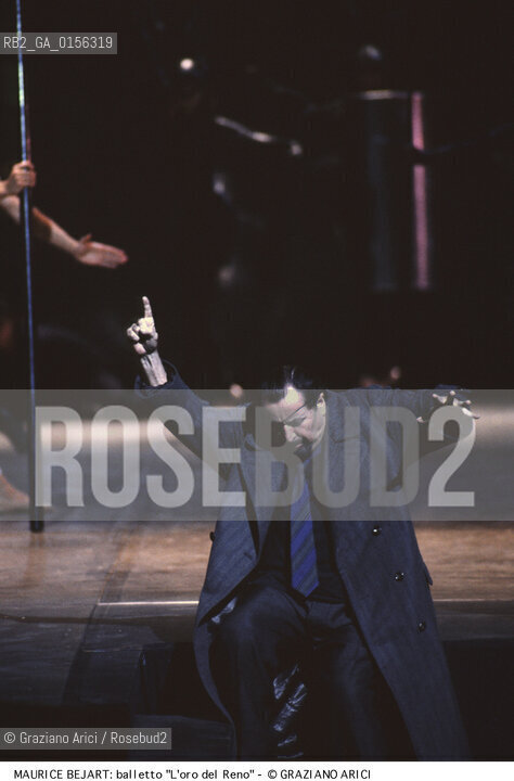 -Venezia,1990. Gran teatro La Fenice. Balletto Loro del Reno coreografato da Maurice Bejart, musiche di Richard Wagner, corpo di Ballo Bejart Ballet Lausanne -Venice,1990. Gran teatro La Fenice.Ballet Loro del Reno,choreographed by Maurice Bejart,music by Richard Wagner,corps de ballet Bejart ballet Lausanne DAS RHEINGOLD ©Graziano Arici/Rosebud2 .La cessione dei diritti di questa immagine si intende per quanto di nostra competenza. Non comprende invece le eventuali spese  relative a diritti che potranno essere richiesti dagli Enti o persone fisiche cui appartengono eventualmente i soggetti  ripresi. Tali costi, ove necessari, e l’espletamento di qualsivoglia pratica di richiesta di concessione del permesso di pubblicazione sono esclusivamente a carico e a cura del soggetto acquirente di questa immagine.