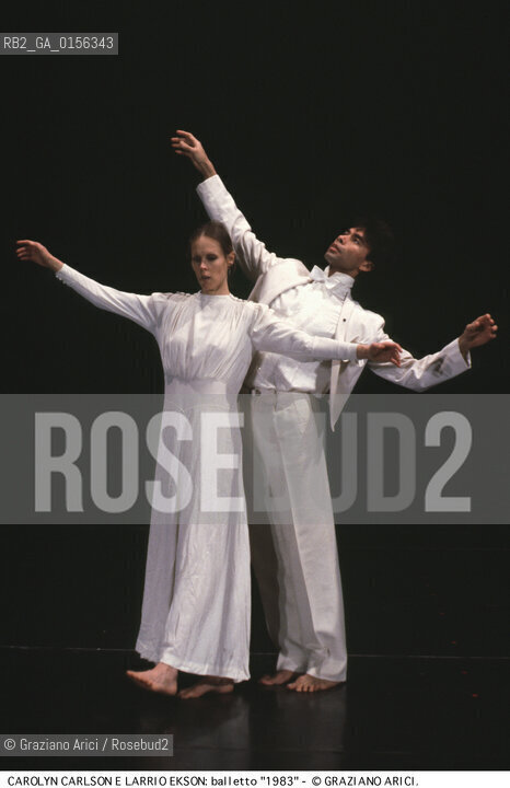 -Venezia,1983.Gran Teatro La Fenice. Carolyn Carlson e Larrio Ekson nel balletto 1983, coreografia di Carolyn Carlson, ritratto Danza Balletto coreografa Carlson solo -Venice,1983.Gran Teatro La Fenice. The dancer and choreographer Carolyn Carlson and Larrio Ekson during the ballett 1983 by Carolyn Carlson, contemporary dance choreographer ©Graziano Arici/Rosebud2       - ..La cessione dei diritti di questa immagine si intende per quanto di nostra competenza. Non comprende invece le eventuali spese  relative a diritti che potranno essere richiesti dagli Enti o persone fisiche cui appartengono eventualmente i soggetti  ripresi. Tali costi, ove necessari, e l’espletamento di qualsivoglia pratica di richiesta di concessione del permesso di pubblicazione sono esclusivamente a carico e a cura del soggetto acquirente di questa immagine.