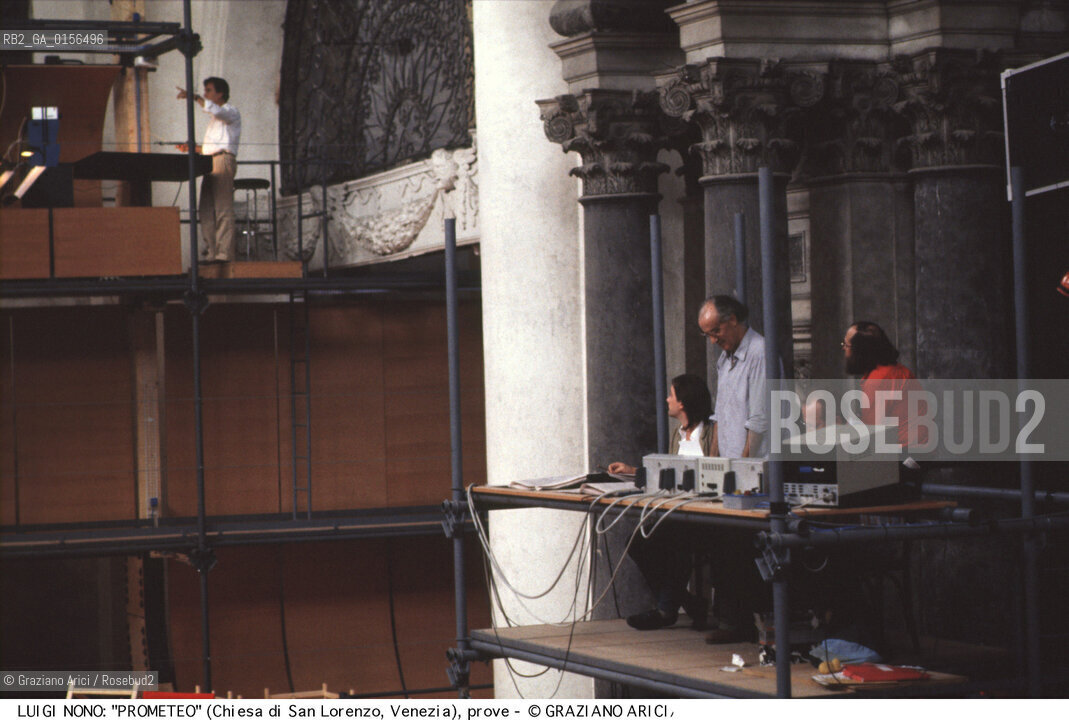 -Venezia,1984.Chiesa di San Lorenzo. Opera del compositore contemporaneo Luigi Nono, Prometeo - Tragedia dellascolto prova generale, testo di Massimo Cacciari, struttura scenica dellarchitetto Renzo Piano, luci del pittore Emilio Vedova.Il compositore Luigi Nono durante le prove. musica compositore opera Prometeo contemporanea elettronica filosofia architettura pittura ritratto.-Venice,1984. Work  Prometeo - Tragedia dellascolto directed by contemporary composer Luigi Nono,text by the philosopher Massimo Cacciari,scenography by the architect Renzo Piano,stage lighting by the painter Emilio Vedova. Portrait of the composer Luigi Nono ©Graziano Arici/Rosebud2