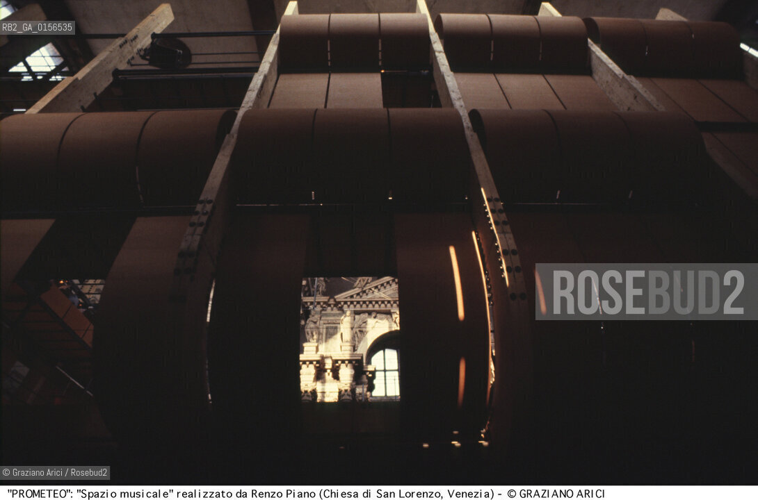 -Venezia,1984.Chiesa di San Lorenzo. Opera del compositore contemporaneo Luigi Nono, Prometeo - Tragedia dellascolto prova generale, testo di Massimo Cacciari, struttura scenica dellarchitetto Renzo Piano, luci del pittore Emilio Vedova.Il compositore Luigi Nono durante le prove. musica compositore opera Prometeo contemporanea elettronica filosofia architettura pittura ritratto.-Venice,1984. Work  Prometeo - Tragedia dellascolto directed by contemporary composer Luigi Nono,text by the philosopher Massimo Cacciari,scenography by the architect Renzo Piano,stage lighting by the painter Emilio Vedova. Portrait of the composer Luigi Nono ©Graziano Arici/Rosebud2
