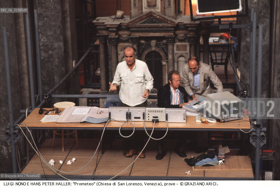 -Venezia,1984.Chiesa di San Lorenzo. Opera del compositore contemporaneo Luigi Nono, Prometeo - Tragedia dellascolto prova generale, testo di Massimo Cacciari, struttura scenica dellarchitetto Renzo Piano, luci del pittore Emilio Vedova.Il compositore Luigi Nono durante le prove. musica compositore opera Prometeo contemporanea elettronica filosofia architettura pittura ritratto.-Venice,1984. Work  Prometeo - Tragedia dellascolto directed by contemporary composer Luigi Nono,text by the philosopher Massimo Cacciari,scenography by the architect Renzo Piano,stage lighting by the painter Emilio Vedova. Portrait of the composer Luigi Nono ©Graziano Arici/Rosebud2