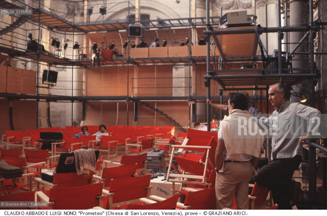 -Venezia,1984.Chiesa di San Lorenzo. Opera del compositore contemporaneo Luigi Nono, Prometeo - Tragedia dellascolto prova generale, testo di Massimo Cacciari, struttura scenica dellarchitetto Renzo Piano, luci del pittore Emilio Vedova.Il compositore Luigi Nono durante le prove con Claudio Abbado. musica compositore opera Prometeo contemporanea elettronica filosofia architettura pittura ritratto.-Venice,1984. Work  Prometeo - Tragedia dellascolto directed by contemporary composer Luigi Nono,text by the philosopher Massimo Cacciari,scenography by the architect Renzo Piano,stage lighting by the painter Emilio Vedova. Portrait of the composer Luigi Nono with Claudio Abbado ©Graziano Arici/Rosebud2