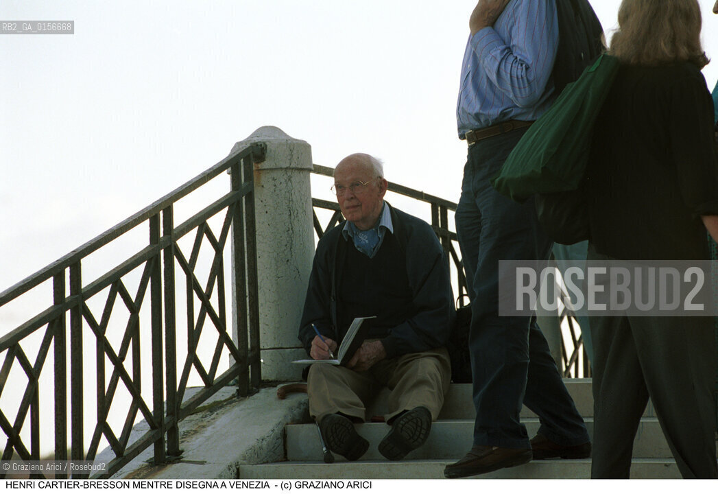 Nome: .CARTIER-BRESSON HENRI.Descrizione: .FOTOGRAFIA FOTOGRAFO FOTOGIORNALISMO (FONDATORE DELLAGENZIA FOTOGRAFICA MAGNUM PHOTO) / ARTE / DISEGNA A VENEZIA.PHOTOGRAPHY PHOTOGRAPHER PHOTOREPORTER (FOUNDER OF PHOTAGRAPH AGENCY MAGUM PHOTO) / ART / DRAWING IN VENICE.Credit: ©Graziano Arici/Rosebud2 / Costo: .A.Nazione: .FRANCIA.FRANCE.Cittˆ: .VENEZIA.VENICE.Data: .1999.