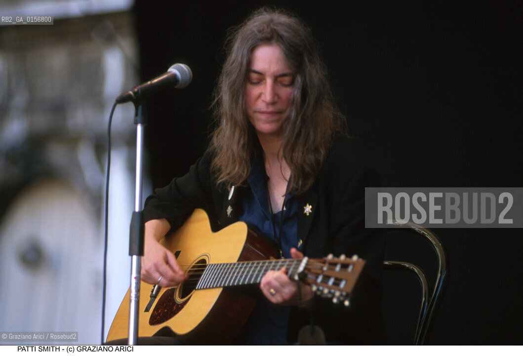 Nome: .SMITH PATTI.Descrizione: .MUSICA ROCK CANTANTE LETTERATURA POETESSA / SUONA LA CHITARRA.ROCK MUSIC SINGER LITERATURE POETESS / PLAY THE GUITAR.Credit: ©Graziano Arici/Rosebud2 / Costo: .A.Nazione: .USA.Cittˆ: .VENEZIA.VENICE.Data: .1999.