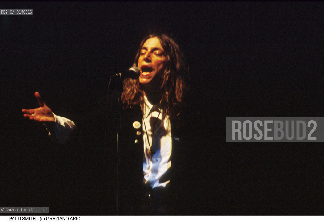 Nome: .SMITH PATTI.Descrizione: .MUSICA ROCK CANTANTE LETTERATURA POETESSA.ROCK MUSIC SINGER LITERATURE POETESS .Credit: ©Graziano Arici/Rosebud2 / Costo: .A.Nazione: .USA.Cittˆ: .VENEZIA.VENICE.Data: .1999.