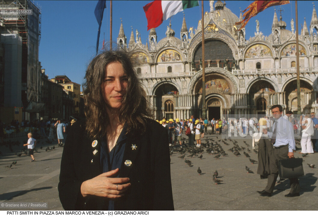 Nome: .SMITH PATTI.Descrizione: .MUSICA ROCK CANTANTE LETTERATURA POETESSA / IN PIAZZA SAN MARCO A VENEZIA.ROCK MUSIC SINGER LITERATURE POETESS / IN PIAZZA SAN MARCO / VENICE.Credit: ©Graziano Arici/Rosebud2 / Costo: .A.Nazione: .USA.Cittˆ: .VENEZIA.VENICE.Data: .1999.