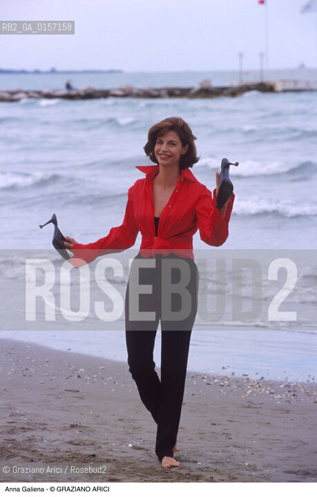 Nome:.GALIENA ANNA.Descrizione:.CINEMA ATTRICE / SPIAGGIA.Credit:.©Graziano Arici/Rosebud2 Costo:.A.Nazione:.ITALIA.Cittˆ:..Data:.1999.