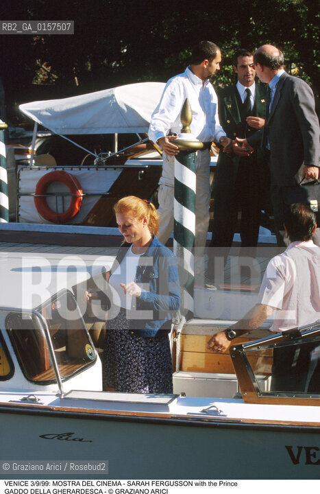 Nome:.FERGUSSON SARAH.Descrizione:.CON IL PRINCIPE GADDO DELLA GHERARDESCA / MOSTRA DEL CINEMA.Credit:.©Graziano Arici/Rosebud2 Costo:.A.Nazione:.GRAN BRETAGNA.Cittˆ:.VENEZIA.Data:.1999.