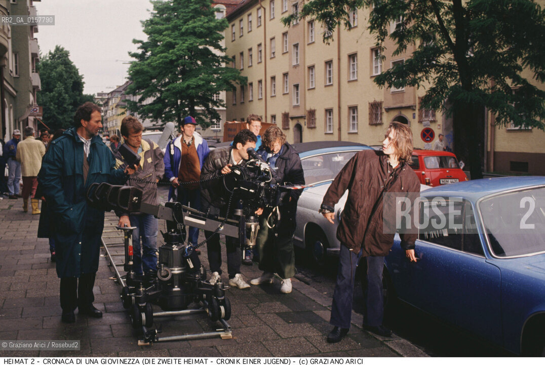 Nome:.HEIMAT 2 - CRONACA DI UNA GIOVINEZZA (DIE ZWEITE HEIMAT - CRONIK EINER JUGEND).Descrizione:.MOVIE PICTURE / DRAMMATICO - dir. EDGAR REITZ / LA TROUPE SUL SET.Credit:.©Graziano Arici/Rosebud2 Costo:.A.Nazione:.GERMANIA.Cittˆ:.MONACO.Data:.1992.