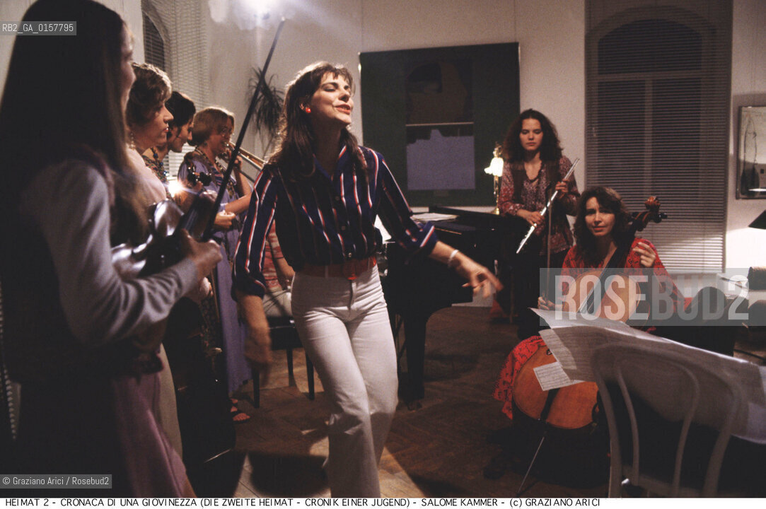 Nome:.HEIMAT 2 - CRONACA DI UNA GIOVINEZZA (DIE ZWEITE HEIMAT - CRONIK EINER JUGEND).Descrizione:.MOVIE PICTURE / DRAMMATICO - dir. EDGAR REITZ / SALOME KAMMER / BALLA.Credit:.©Graziano Arici/Rosebud2 Costo:.A.Nazione:.GERMANIA.Cittˆ:.MONACO.Data:.1992.